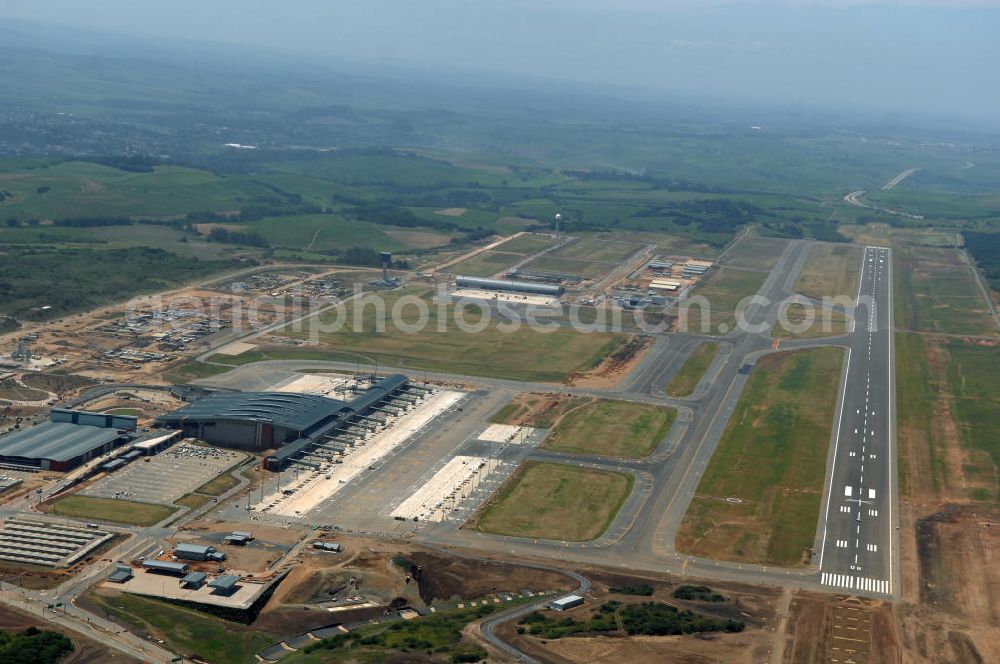 Aerial photograph La Mercy - Blick auf den neuen King Shaka International Airport, einem in Bau befindlichen Flughafen bei La Mercy, Südafrika. Er wird einen Monat vor Beginn der Fußball-Weltmeisterschaft den Flughafen Durban ersetzen und wurde von Osmond Lange Architects and Planners entworfen. Look at the new King Shaka International Airport, an airport under construction at La Mercy, South Africa. He will replace one months before the start of the World Cup in Durban and the airport was designed by Osmond Lange Architects and Planners.