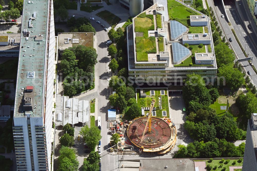 München from above - New construction site for the construction of a kindergarten building and Nursery school als Rundbau on Arabellastrasse corner Salomeweg in the district Bogenhausen in Munich in the state Bavaria, Germany