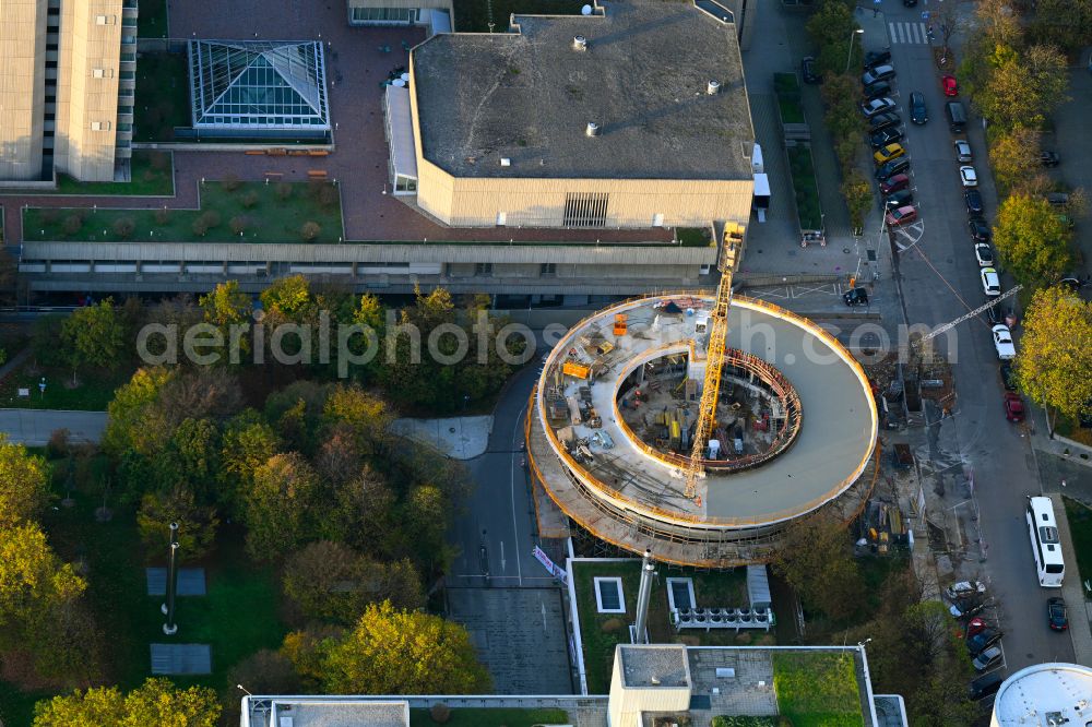 Aerial image München - New construction site for the construction of a kindergarten building and Nursery school als Rundbau on Arabellastrasse corner Salomeweg in the district Bogenhausen in Munich in the state Bavaria, Germany