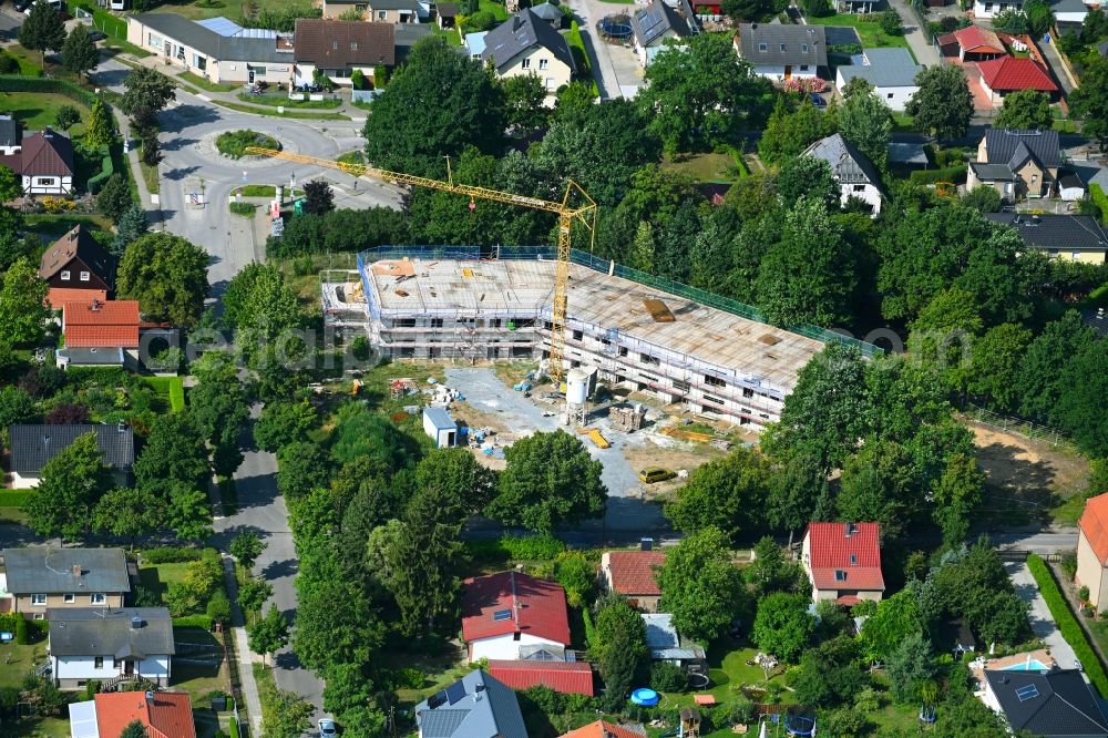 Aerial photograph Bernau - New construction site for the construction of a kindergarten building and Nursery school Sternekieker on Areal Enzianstrasse - Im Blumenhang - Fliederstrasse in Bernau in the state Brandenburg, Germany