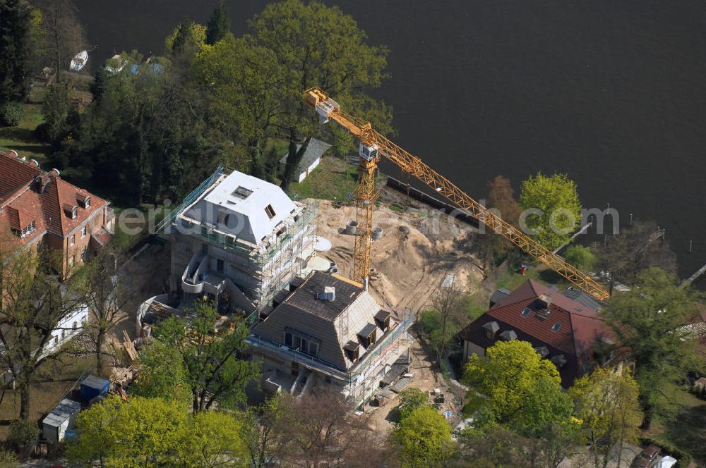 Aerial image Berlin - Blick auf Baustelle Neubau Einfamilienhaus Am Kleinen Wannsee 2 der CONCEPT BAU - PREMIER GmbH, Engeldamm 64b, 10179 Berlin, Tel.: 030.23 12 03 - 0.