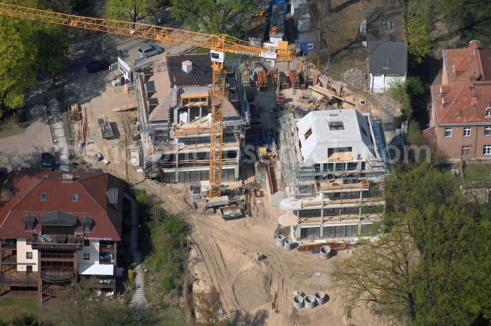 Berlin from the bird's eye view: Blick auf Baustelle Neubau Einfamilienhaus Am Kleinen Wannsee 2 der CONCEPT BAU - PREMIER GmbH, Engeldamm 64b, 10179 Berlin, Tel.: 030.23 12 03 - 0.