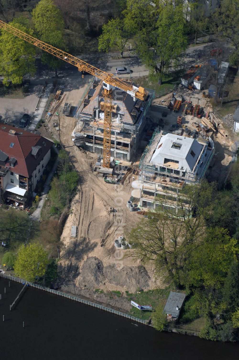 Aerial image Berlin - Blick auf Baustelle Neubau Einfamilienhaus Am Kleinen Wannsee 2 der CONCEPT BAU - PREMIER GmbH, Engeldamm 64b, 10179 Berlin, Tel.: 030.23 12 03 - 0.