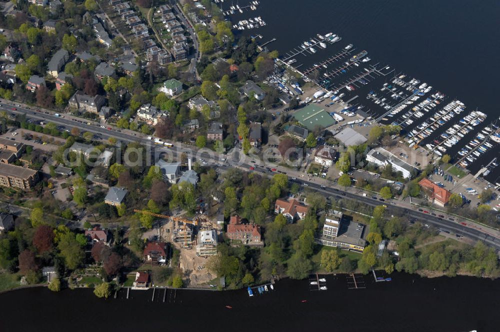 Aerial photograph Berlin - Blick auf Baustelle Neubau Einfamilienhaus Am Kleinen Wannsee 2 der CONCEPT BAU - PREMIER GmbH, Engeldamm 64b, 10179 Berlin, Tel.: 030.23 12 03 - 0.