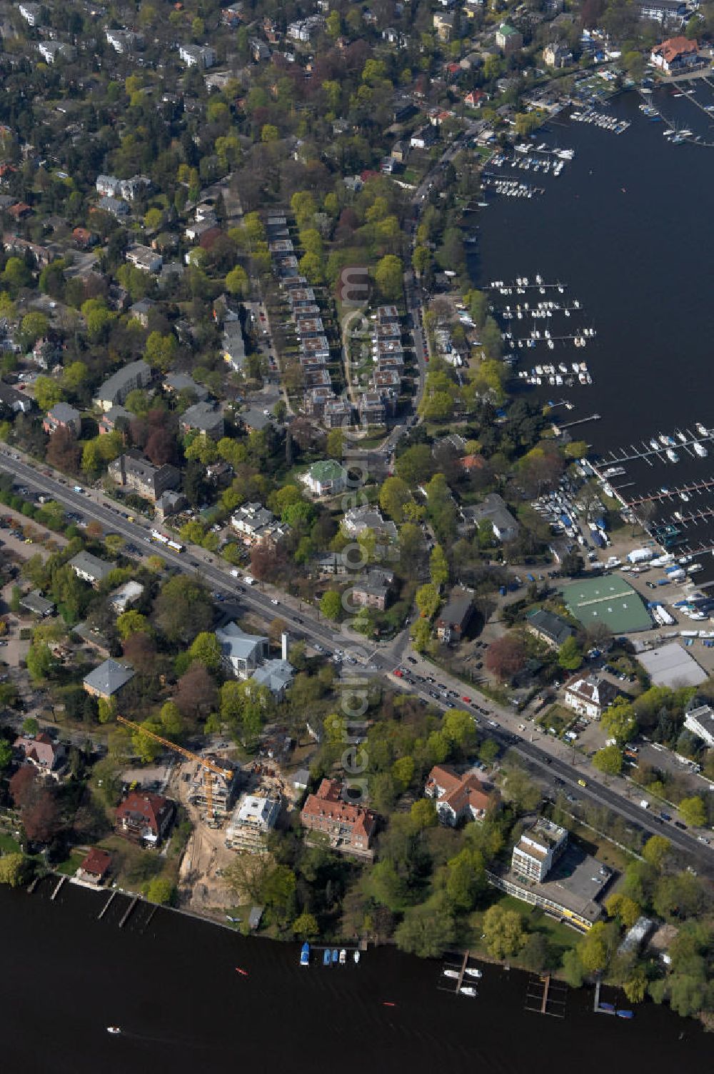 Berlin from above - Blick auf Baustelle Neubau Einfamilienhaus Am Kleinen Wannsee 2 der CONCEPT BAU - PREMIER GmbH, Engeldamm 64b, 10179 Berlin, Tel.: 030.23 12 03 - 0.