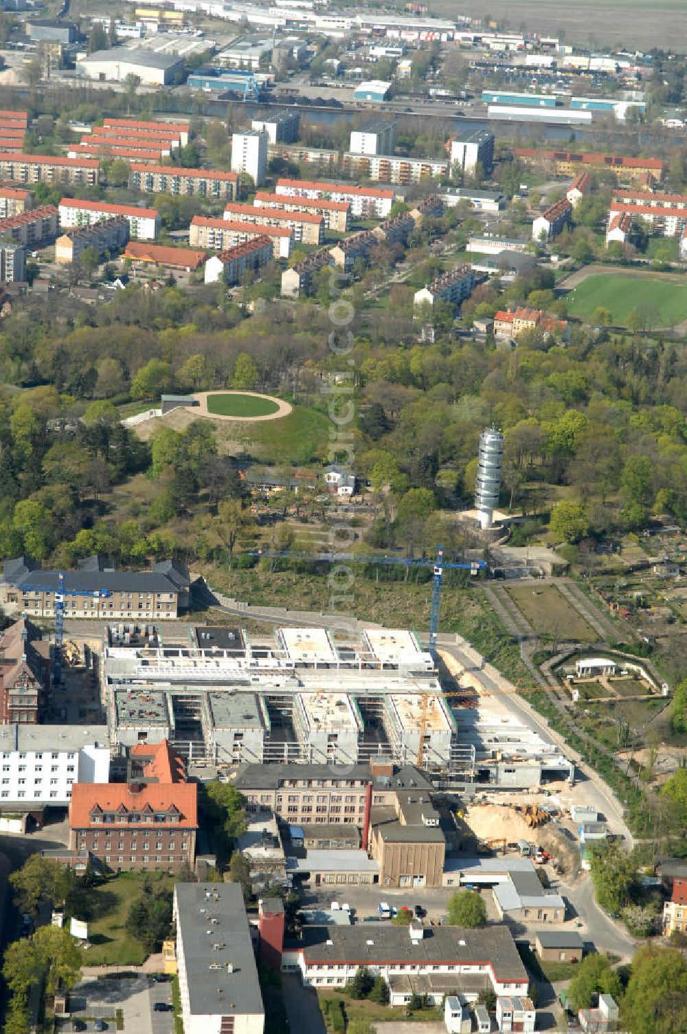 Brandenburg from above - Blick auf die Baustelle vom Neubau am Klinikum / Klinik / Krankenhaus Brandenburg. View of the construction site from the clinic / hospital Brandenburg.