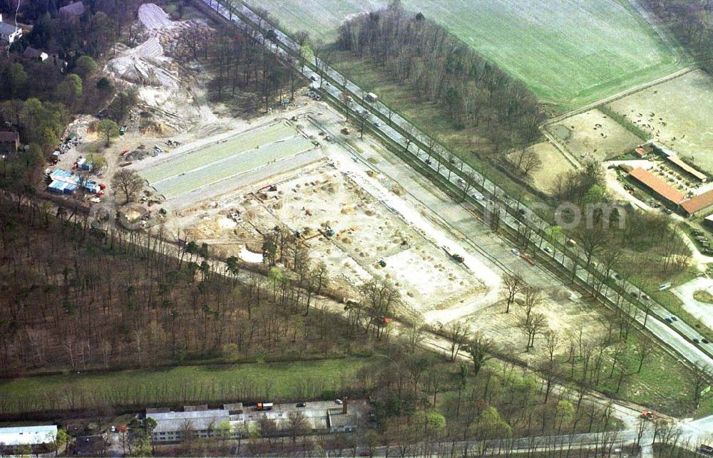 Hoppegarten / Brandenburg from above - Baustelle des KÖLLE Pflanzenmarktes auf dem beräumten Gelände des ehem. DDR-Staatszirkus an der B1 in Hoppegarten / Brandenburg am östlichen Berliner Ring.