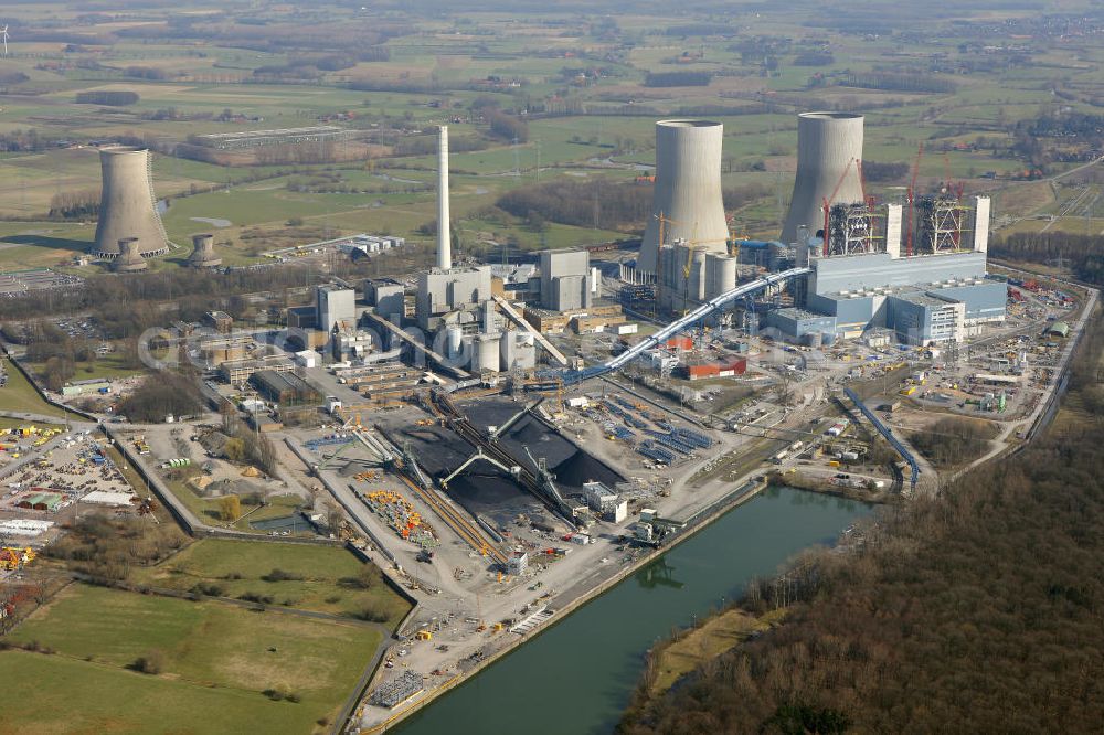 Aerial photograph Hamm - Kraftwerk / Kohlekraftwerk Westfalen im Stadtteil Hamm-Uentrop mit dem ehemaligen Kernkraftwerk KKW / AKW THTR-300 in Nordrhein-Westfalen NRW. Powerhouse / coal power station in the district Hamm-Uentrop with the former nuclear power station NPS / atomic plant THTR-300 in North Rhine-Westphalia.