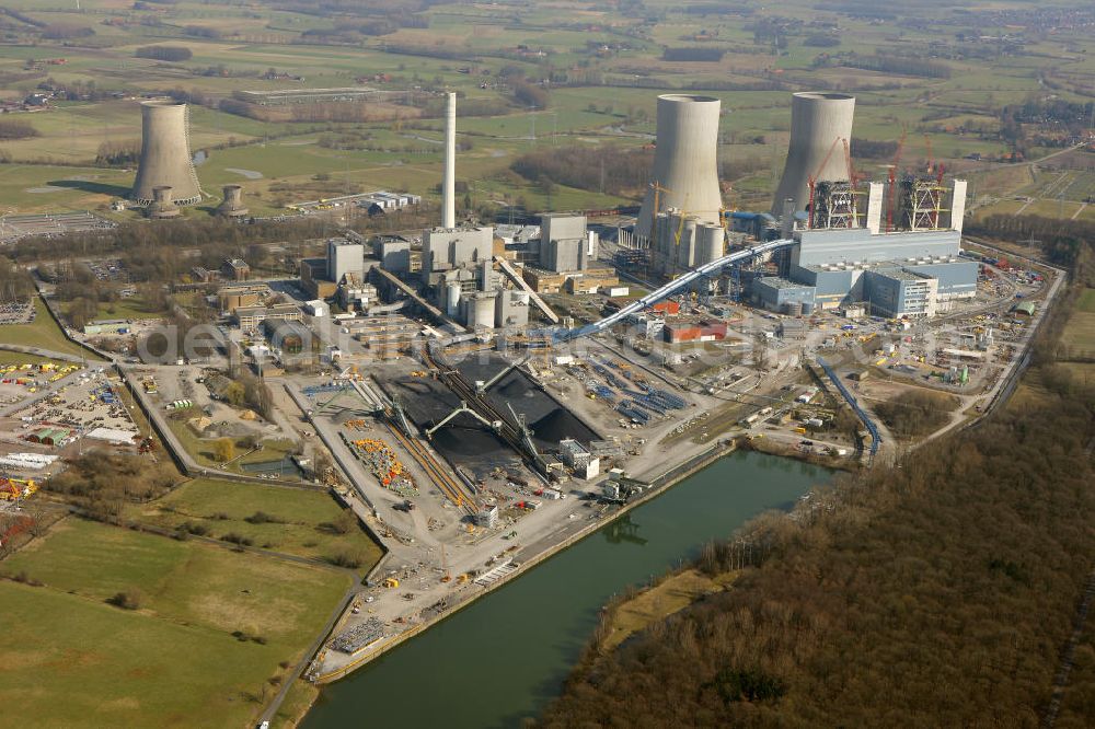 Hamm from above - Kraftwerk / Kohlekraftwerk Westfalen im Stadtteil Hamm-Uentrop mit dem ehemaligen Kernkraftwerk KKW / AKW THTR-300 in Nordrhein-Westfalen NRW. Powerhouse / coal power station in the district Hamm-Uentrop with the former nuclear power station NPS / atomic plant THTR-300 in North Rhine-Westphalia.