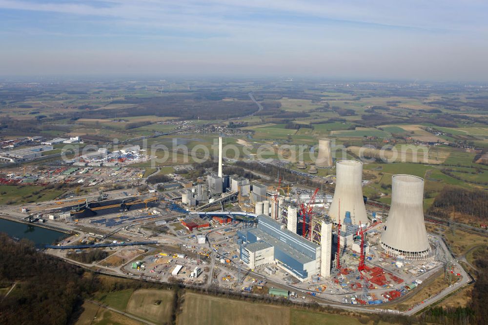 Aerial photograph Hamm - Kraftwerk / Kohlekraftwerk Westfalen im Stadtteil Hamm-Uentrop mit dem ehemaligen Kernkraftwerk KKW / AKW THTR-300 in Nordrhein-Westfalen NRW. Powerhouse / coal power station in the district Hamm-Uentrop with the former nuclear power station NPS / atomic plant THTR-300 in North Rhine-Westphalia.