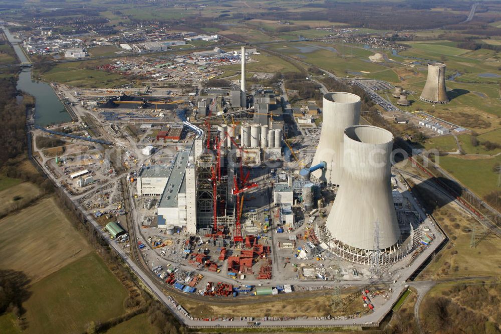 Hamm from above - Kraftwerk / Kohlekraftwerk Westfalen im Stadtteil Hamm-Uentrop mit dem ehemaligen Kernkraftwerk KKW / AKW THTR-300 in Nordrhein-Westfalen NRW. Powerhouse / coal power station in the district Hamm-Uentrop with the former nuclear power station NPS / atomic plant THTR-300 in North Rhine-Westphalia.