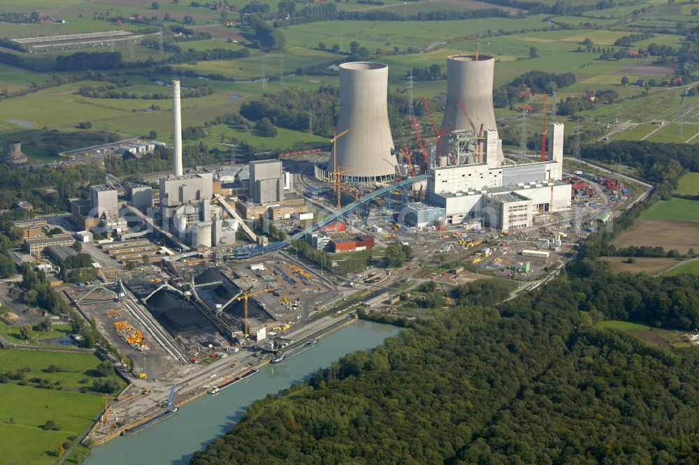 Aerial photograph Hamm - Baustelle am Kraftwerk / Kohlekraftwerk Westfalen im Stadtteil Hamm-Uentrop mit dem ehemaligen Kernkraftwerk KKW / AKW THTR-300 in Nordrhein-Westfalen NRW. Construction site at the powerhouse / coal power station in the district Hamm-Uentrop with the former nuclear power station NPS / atomic plant THTR-300 in North Rhine-Westphalia.