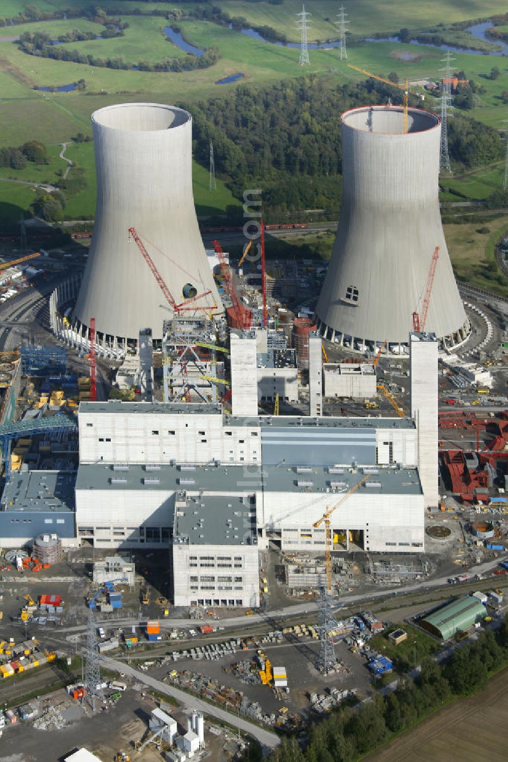 Hamm from the bird's eye view: Baustelle am Kraftwerk / Kohlekraftwerk Westfalen im Stadtteil Hamm-Uentrop mit dem ehemaligen Kernkraftwerk KKW / AKW THTR-300 in Nordrhein-Westfalen NRW. Construction site at the powerhouse / coal power station in the district Hamm-Uentrop with the former nuclear power station NPS / atomic plant THTR-300 in North Rhine-Westphalia.