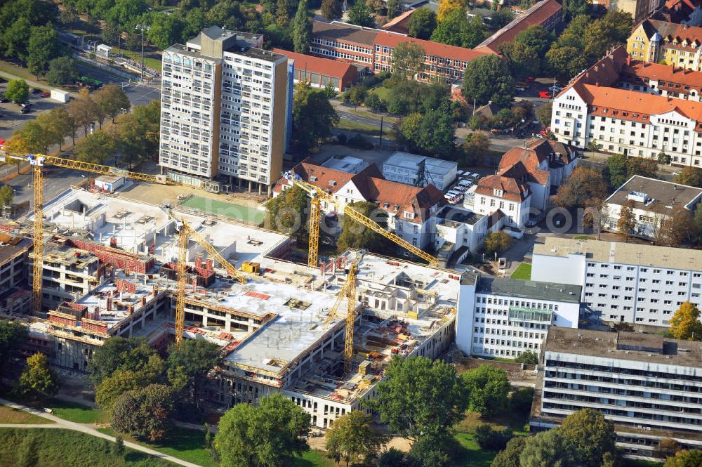 Hannover from above - Baustelle vom Neubau eines komplett neuen Krankenhaus auf dem Geländer vom Klinikum Siloah in Hannover Linden-Süd in Niedersachsen. In dem neugebauten Krankenhaus werden die Kliniken Oststadt-Heidehaus und Siloah zusammengelegt. Bauherr ist die Klinikum Region Hannover GmbH. Entwurfen wurde das Krankenhaus durch die San der Hofrichter Architekten. Ausführendes Bauunternehmen ist die HOCHTIEF Solutions AG.