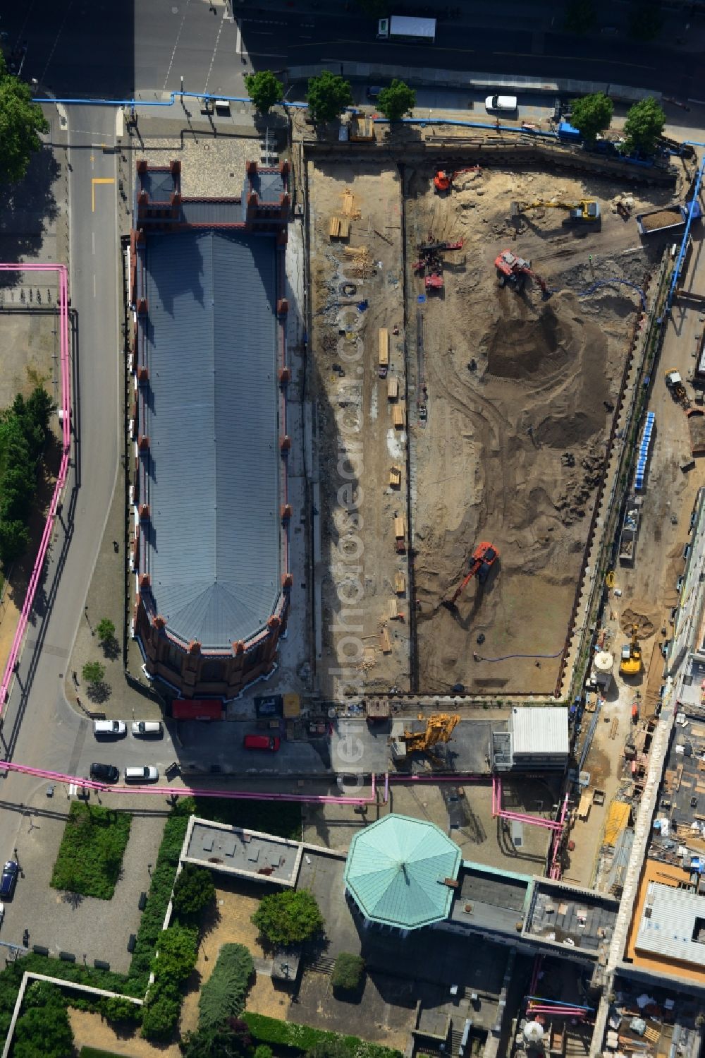 Aerial image Berlin - View of construction site of the Kronprinzengaerten in Berlin-Mitte. On the area at the Friedrichswerder Church and the Oberwallstreet created an exclusive building complex of luxury apartments. This new project is implemented by the Bauwert Investment Group