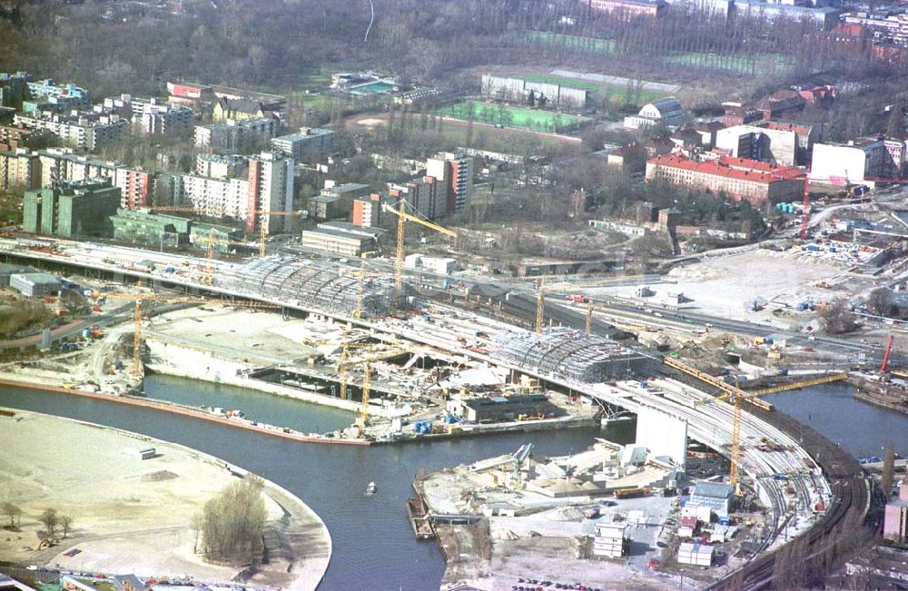 Aerial photograph Berlin- Mitte - Baustelle des Lehrter Stadtbahnhofes in Berlin-Mitte an der Invalidenstrasse 11.03.02