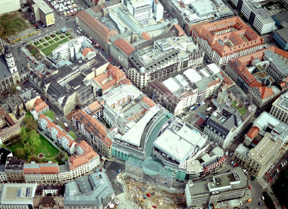 Leipzig / Sachsen from the bird's eye view: Baustelle am Leipziger Marktplatz mit dem neuen Einkaufszentrum Petersbogen. Architekten sind die HPP Hentrich-Petschnigg & Partner KG.