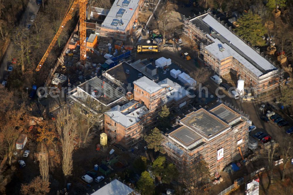 POTSDAM from above - Blick auf die Baustelle der Liegenschaft Parc du Bois - Park der Bäume einem ehemaligen Militärlazarett. Die traditionsreiche Liegenschaft Parc du Bois umfaßt 12 denkmalgeschützte Garnisions-Gebäude aus dem 19. Jahrhundert. Bauträger: Berner Group GmbH Wiesbaden, Mainzer Strasse 19, 65185 Wiesbaden, Tel. 0611 9009-100, Fax 0611 9009-555, E-Mail: info@bg-online.net,