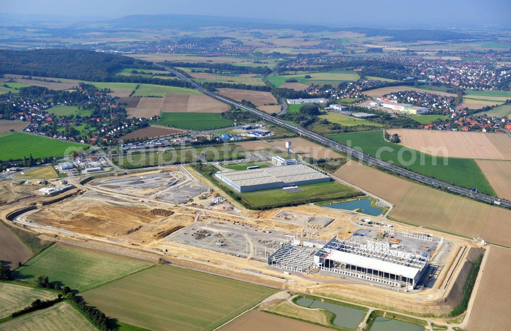 Bantorf from the bird's eye view: Neubau-Baustelle vom Logistikzentrum Kaufland im Gewerbegebiet Bantorf-Nord. Construction site of the new build Kaufland logistics centre in the business park Bandorf-Nord.