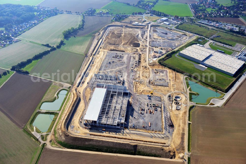 Bantorf from above - Neubau-Baustelle vom Logistikzentrum Kaufland im Gewerbegebiet Bantorf-Nord. Construction site of the new build Kaufland logistics centre in the business park Bandorf-Nord.