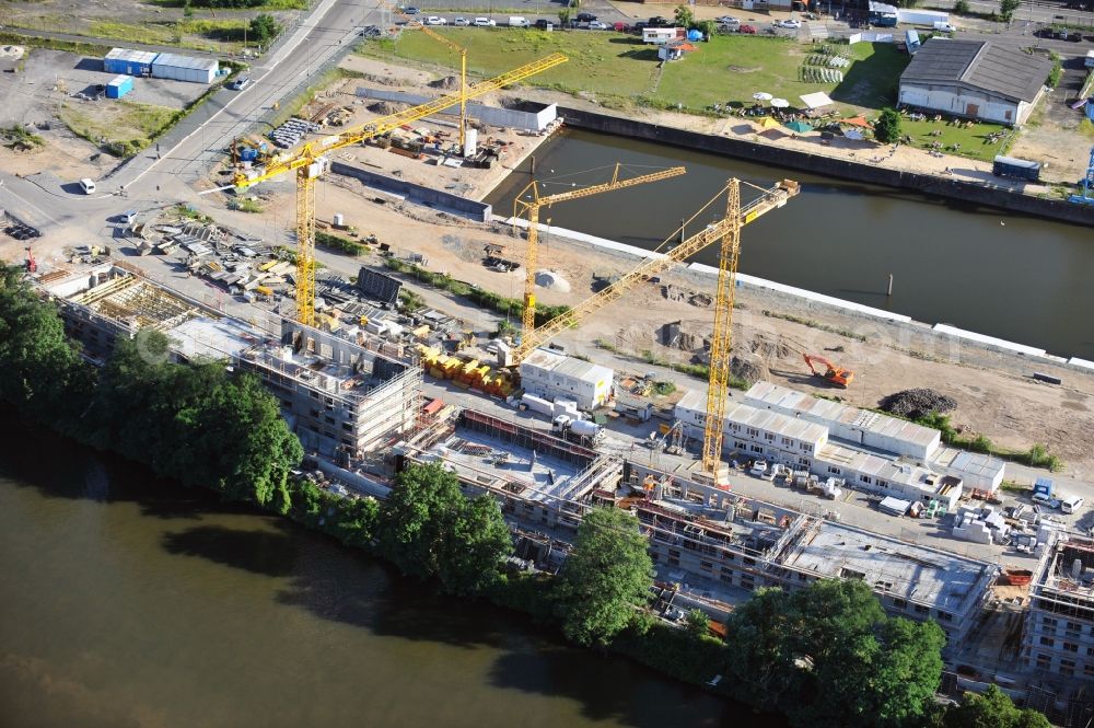 Aerial photograph Offenbach - View of theconstruction site on the Main Island in Offenbach in Hesse. Here the ABG FRANKFURT HOLDING housing and investment company Ltd builds a residential complex with 30 condominiums