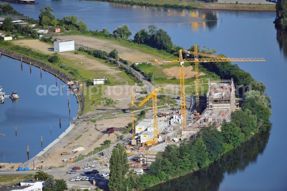 Aerial photograph Offenbach - View of theconstruction site on the Main Island in Offenbach in Hesse. Here the ABG FRANKFURT HOLDING housing and investment company Ltd builds a residential complex with 30 condominiums