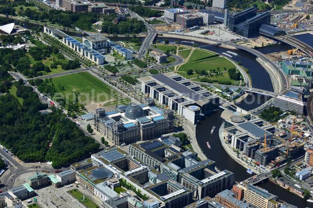 Berlin from the bird's eye view: Extension building site of the government building Marie-Elisabeth-Lüders-Haus in the city centre Berlin