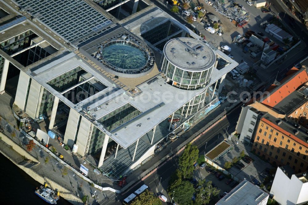 Berlin from the bird's eye view: Extension building site of the government building Marie-Elisabeth-Lueders-Haus in the city centre Berlin