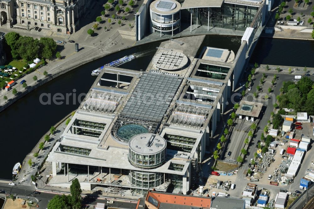 Berlin from the bird's eye view: Extension building site of the government building Marie-Elisabeth-Lueders-Haus in the city centre Berlin