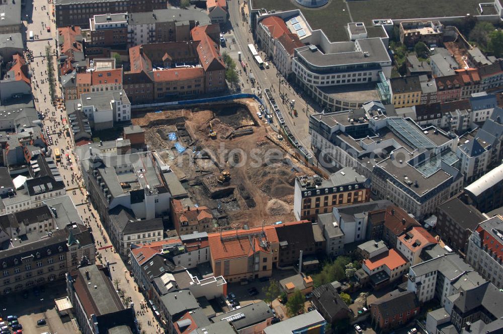 Schwerin from above - Blick auf die Baustelle des Neubau der Marienplatz-Galerie in der Innenstadt von Schwerin. Das Bauvorhaben ist ein Projekt der Aachen Münchener und Tenkhoff Properties.