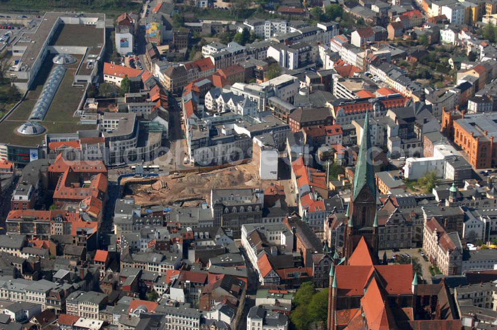 Aerial image Schwerin - Blick auf die Baustelle des Neubau der Marienplatz-Galerie in der Innenstadt von Schwerin. Das Bauvorhaben ist ein Projekt der Aachen Münchener und Tenkhoff Properties.