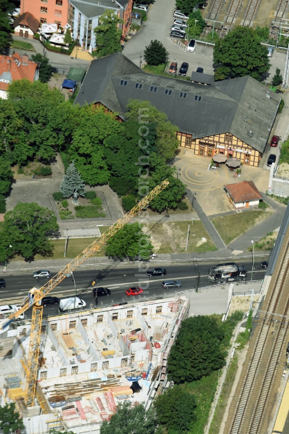 Berlin from the bird's eye view: New construction comany Mark-A. Krueger Bauunternehmung GmbH of the building complex of the shopping center Treskowallee - Am Carlsgarten on city- train station Karlshorst in Berlin