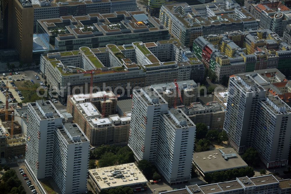 Aerial photograph Berlin - Constuction site Markgrafenkarree in the Krausenstrasse / Jerusalemer Strasse in Berlin. The building was commissioned by the Axel Springer AG and implemented by the architects Thomas Mueller, Ivan Reimann and Stefan Forster