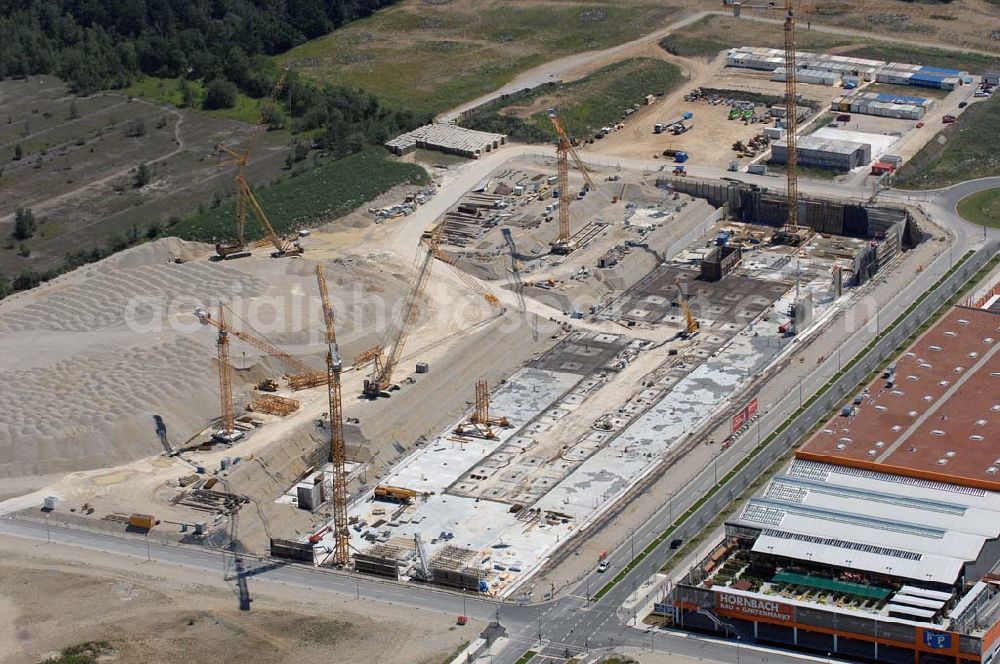 München from the bird's eye view: Blick auf die Baustelle des Möbelhauses Höffner an der Hans-Steinkohl-Strasse im Südwesten Münchens Ausführende Baufirma ist die Klebl GmbH,Gößweinstraße 2,92318 Neumarkt,Tel.: (0 91 81) 9 00-0 frank.michaela@klebl.de,E-Mail: klebl@klebl.de