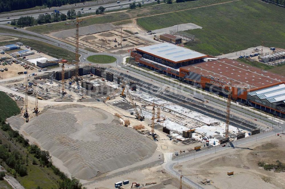 Aerial image München - Blick auf die Baustelle des Möbelhauses Höffner an der Hans-Steinkohl-Strasse im Südwesten Münchens Ausführende Baufirma ist die Klebl GmbH,Gößweinstraße 2,92318 Neumarkt,Tel.: (0 91 81) 9 00-0 frank.michaela@klebl.de,E-Mail: klebl@klebl.de