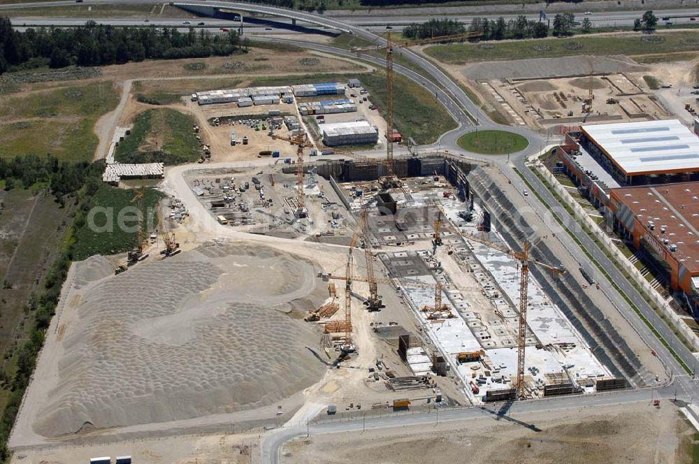 Aerial photograph München - Blick auf die Baustelle des Möbelhauses Höffner an der Hans-Steinkohl-Strasse im Südwesten Münchens Ausführende Baufirma ist die Klebl GmbH,Gößweinstraße 2,92318 Neumarkt,Tel.: (0 91 81) 9 00-0 frank.michaela@klebl.de,E-Mail: klebl@klebl.de