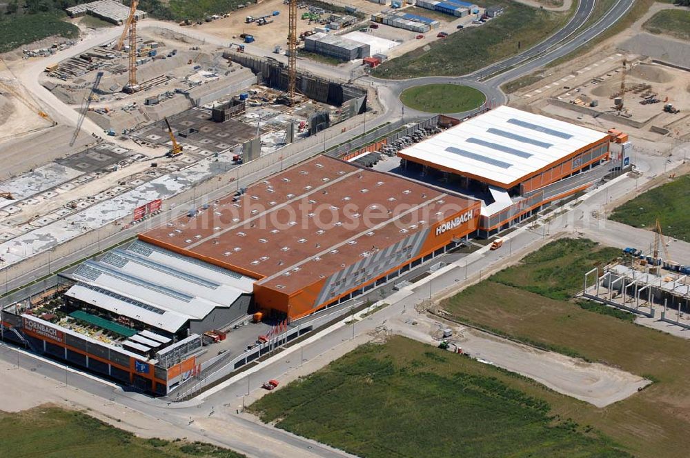 München from above - Blick auf die Baustelle des Möbelhauses Höffner an der Hans-Steinkohl-Strasse im Südwesten Münchens Ausführende Baufirma ist die Klebl GmbH,Gößweinstraße 2,92318 Neumarkt,Tel.: (0 91 81) 9 00-0 frank.michaela@klebl.de,E-Mail: klebl@klebl.de