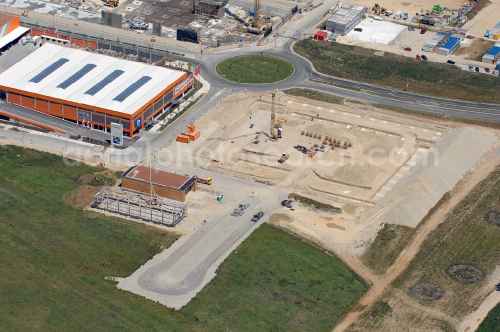 München from above - Blick auf die Baustelle des Möbelhauses Höffner an der Hans-Steinkohl-Strasse im Südwesten Münchens Ausführende Baufirma ist die Klebl GmbH,Gößweinstraße 2,92318 Neumarkt,Tel.: (0 91 81) 9 00-0 frank.michaela@klebl.de,E-Mail: klebl@klebl.de