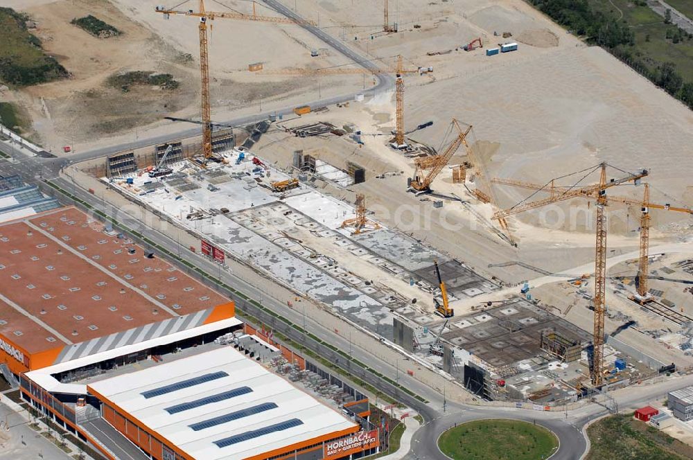 München from the bird's eye view: Blick auf die Baustelle des Möbelhauses Höffner an der Hans-Steinkohl-Strasse im Südwesten Münchens Ausführende Baufirma ist die Klebl GmbH,Gößweinstraße 2,92318 Neumarkt,Tel.: (0 91 81) 9 00-0 frank.michaela@klebl.de,E-Mail: klebl@klebl.de