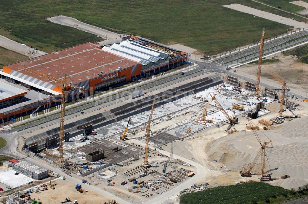 Aerial photograph München - Blick auf die Baustelle des Möbelhauses Höffner an der Hans-Steinkohl-Strasse im Südwesten Münchens Ausführende Baufirma ist die Klebl GmbH,Gößweinstraße 2,92318 Neumarkt,Tel.: (0 91 81) 9 00-0 frank.michaela@klebl.de,E-Mail: klebl@klebl.de