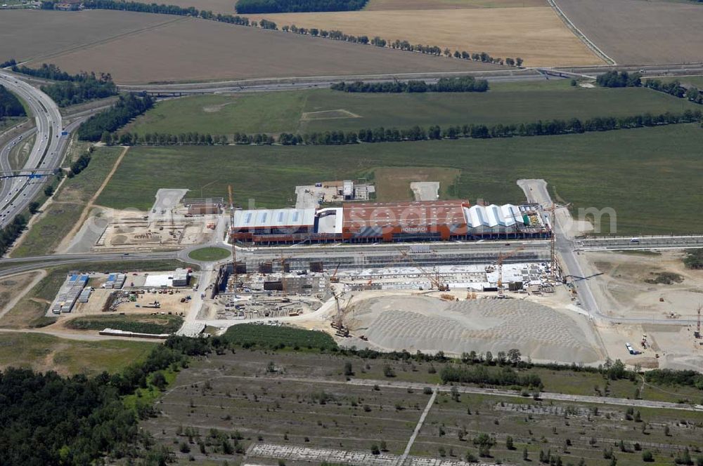 München from above - Blick auf die Baustelle des Möbelhauses Höffner an der Hans-Steinkohl-Strasse im Südwesten Münchens Ausführende Baufirma ist die Klebl GmbH,Gößweinstraße 2,92318 Neumarkt,Tel.: (0 91 81) 9 00-0 frank.michaela@klebl.de,E-Mail: klebl@klebl.de