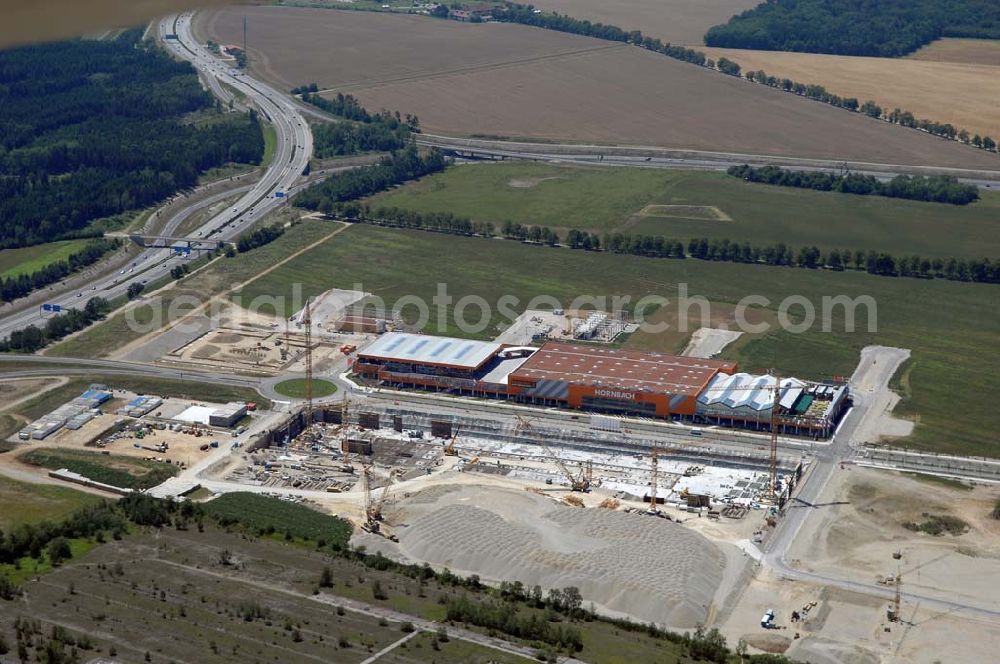 München from the bird's eye view: Blick auf die Baustelle des Möbelhauses Höffner an der Hans-Steinkohl-Strasse im Südwesten Münchens Ausführende Baufirma ist die Klebl GmbH,Gößweinstraße 2,92318 Neumarkt,Tel.: (0 91 81) 9 00-0 frank.michaela@klebl.de,E-Mail: klebl@klebl.de