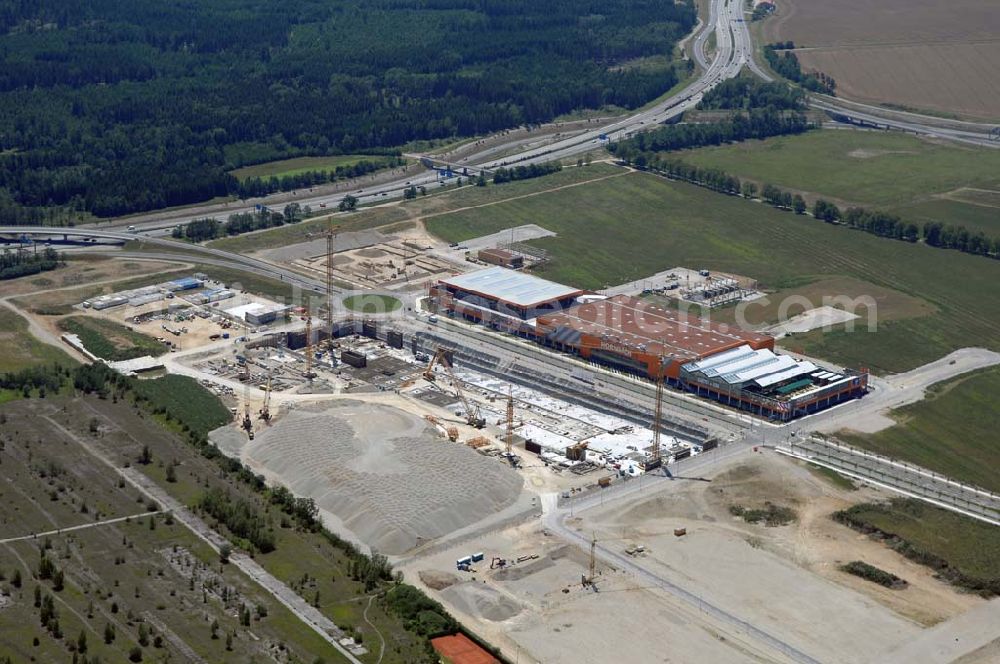 Aerial image München - Blick auf die Baustelle des Möbelhauses Höffner an der Hans-Steinkohl-Strasse im Südwesten Münchens Ausführende Baufirma ist die Klebl GmbH,Gößweinstraße 2,92318 Neumarkt,Tel.: (0 91 81) 9 00-0 frank.michaela@klebl.de,E-Mail: klebl@klebl.de