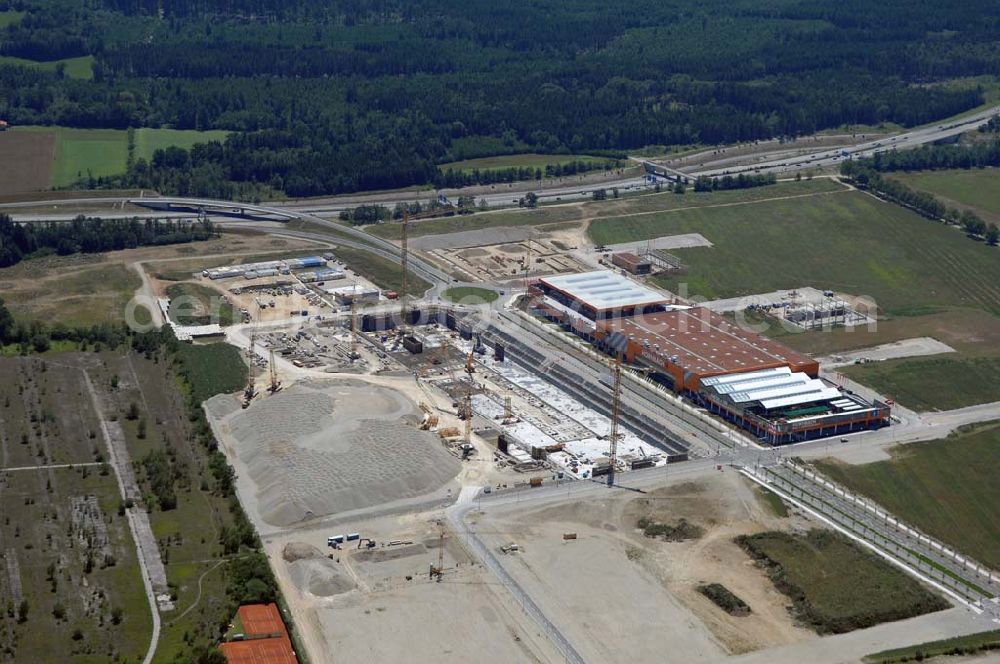 Aerial photograph München - Blick auf die Baustelle des Möbelhauses Höffner an der Hans-Steinkohl-Strasse im Südwesten Münchens Ausführende Baufirma ist die Klebl GmbH,Gößweinstraße 2,92318 Neumarkt,Tel.: (0 91 81) 9 00-0 frank.michaela@klebl.de,E-Mail: klebl@klebl.de