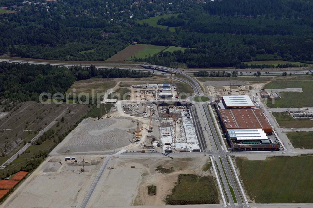 München from above - Blick auf die Baustelle des Möbelhauses Höffner an der Hans-Steinkohl-Strasse im Südwesten Münchens Ausführende Baufirma ist die Klebl GmbH,Gößweinstraße 2,92318 Neumarkt,Tel.: (0 91 81) 9 00-0 frank.michaela@klebl.de,E-Mail: klebl@klebl.de