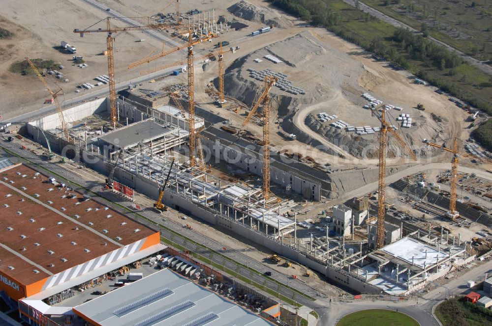 Aerial photograph MÜNCHEN - Blick auf die Baustelle des Möbelhauses Höffner an der Hans-Steinkohl-Strasse im Südwesten Münchens Ausführende Baufirma ist die Klebl GmbH,Gößweinstraße 2,92318 Neumarkt,Tel.: (0 91 81) 9 00-0,frank.michaela@klebl.de,E-Mail: klebl@klebl.de