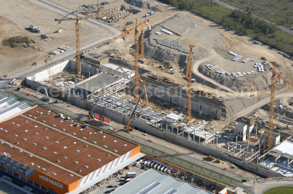 MÜNCHEN from above - Blick auf die Baustelle des Möbelhauses Höffner an der Hans-Steinkohl-Strasse im Südwesten Münchens Ausführende Baufirma ist die Klebl GmbH,Gößweinstraße 2,92318 Neumarkt,Tel.: (0 91 81) 9 00-0,frank.michaela@klebl.de,E-Mail: klebl@klebl.de