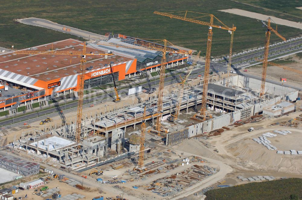 Aerial photograph MÜNCHEN - Blick auf die Baustelle des Möbelhauses Höffner an der Hans-Steinkohl-Strasse im Südwesten Münchens Ausführende Baufirma ist die Klebl GmbH,Gößweinstraße 2,92318 Neumarkt,Tel.: (0 91 81) 9 00-0,frank.michaela@klebl.de,E-Mail: klebl@klebl.de