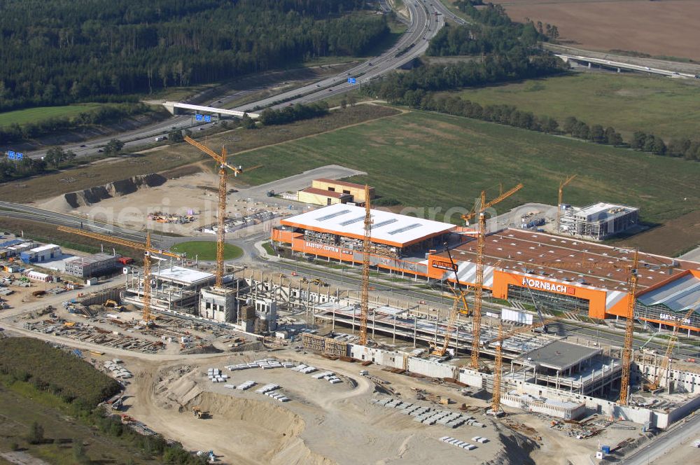 Aerial photograph MÜNCHEN - Blick auf die Baustelle des Möbelhauses Höffner an der Hans-Steinkohl-Strasse im Südwesten Münchens Ausführende Baufirma ist die Klebl GmbH,Gößweinstraße 2,92318 Neumarkt,Tel.: (0 91 81) 9 00-0,frank.michaela@klebl.de,E-Mail: klebl@klebl.de