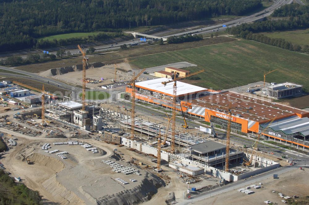 MÜNCHEN from above - Blick auf die Baustelle des Möbelhauses Höffner an der Hans-Steinkohl-Strasse im Südwesten Münchens Ausführende Baufirma ist die Klebl GmbH,Gößweinstraße 2,92318 Neumarkt,Tel.: (0 91 81) 9 00-0,frank.michaela@klebl.de,E-Mail: klebl@klebl.de